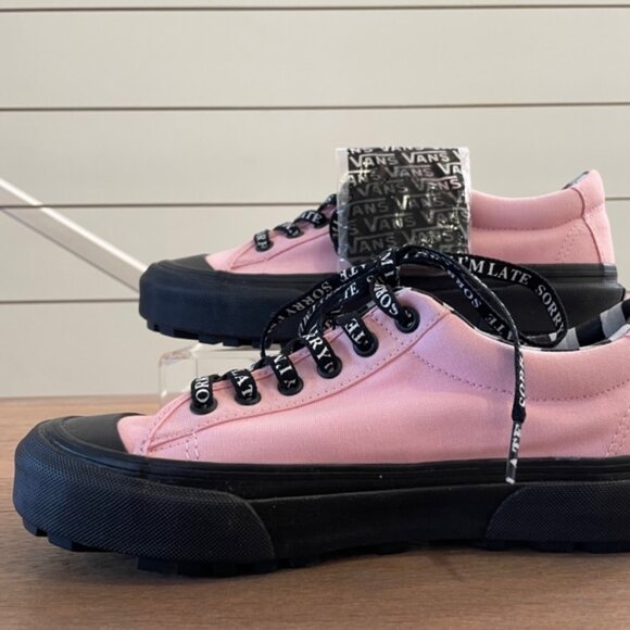 Limited Edition Vans x Lazy Oaf Style 29 Black Lug Sole in Almond Blossom - Picture 4 of 9